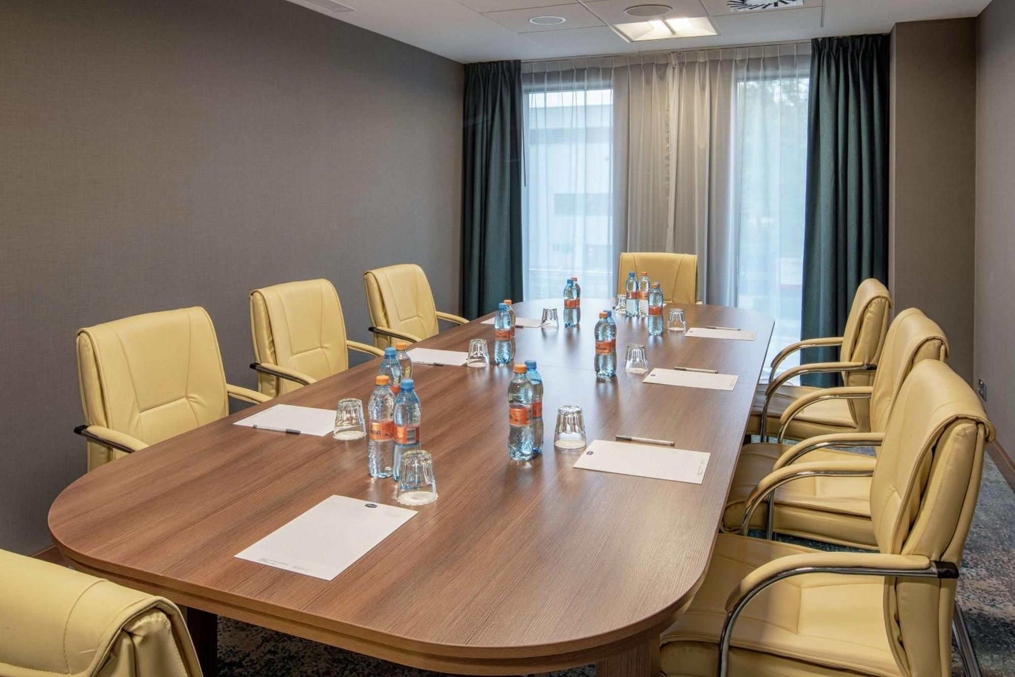 Hampton By Hilton Mokotow Готель 3*